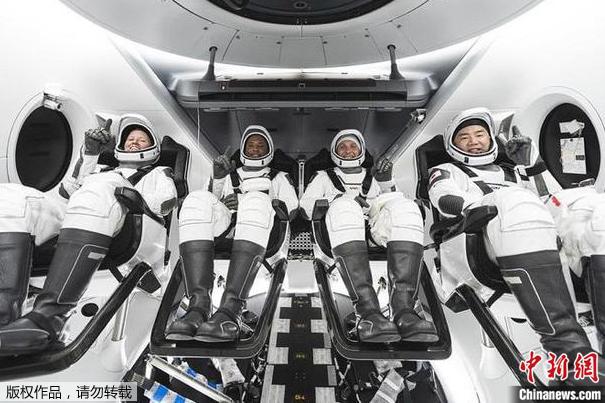 SpaceX舱外宇航服引领宇宙探索新篇章