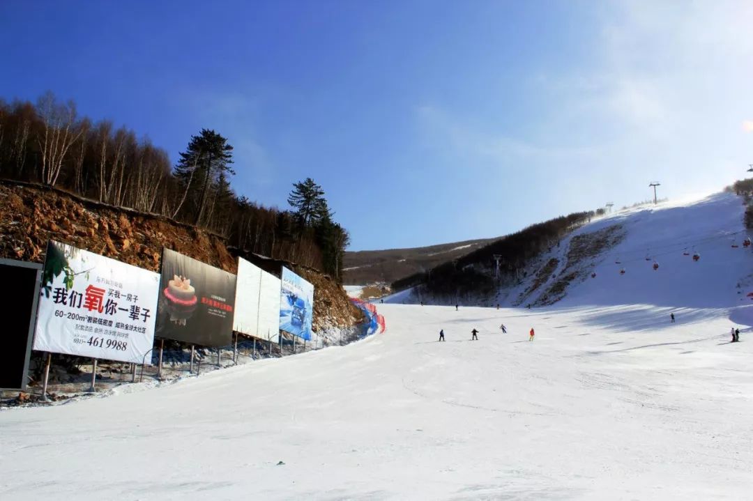 探访张家口崇礼滑雪场，万龙滑雪场夜滑拓展与面貌焕新的奇迹之旅