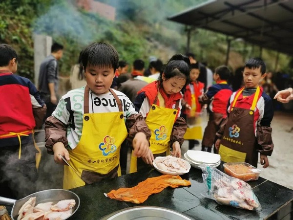 学校研学之旅，孩子们烹饪成长的美食之旅