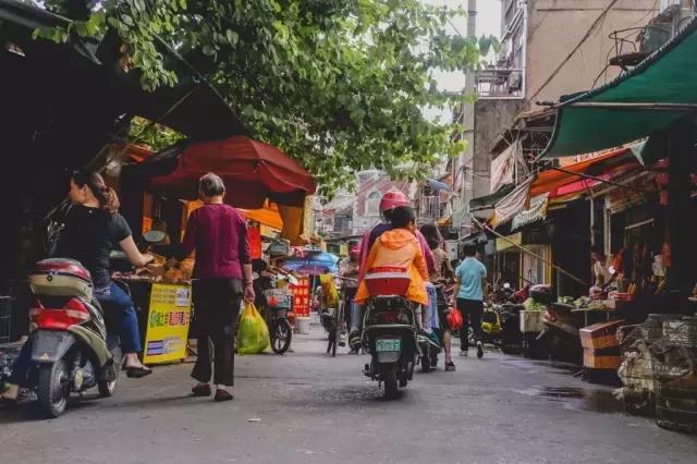 老街宽巷子重塑老味道魅力，成为新时代打卡新地标