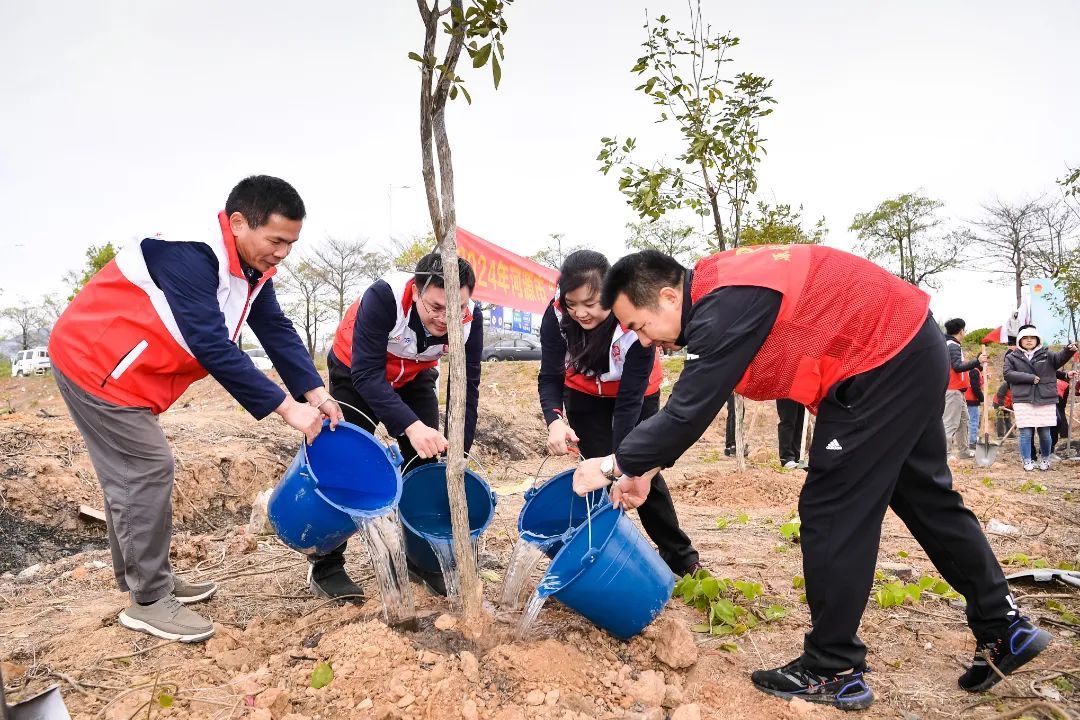 团河源市委组织3000名青少年共植“青年林”