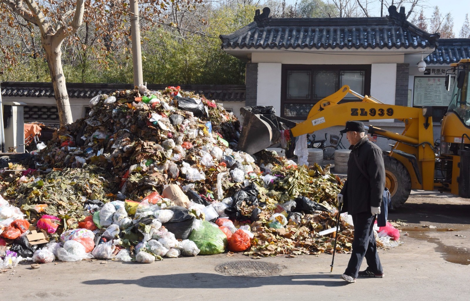 城市垃圾成山，挑战与解决之道探索